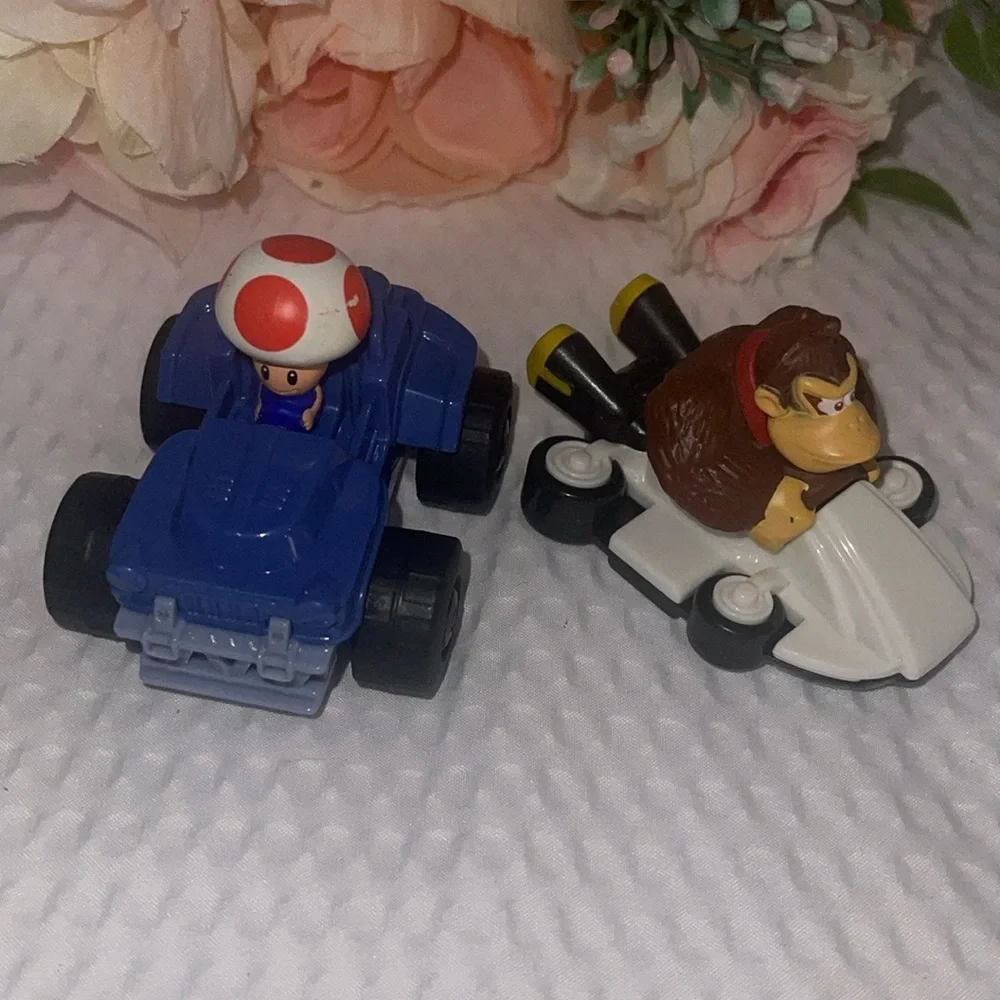 LOT OF 2 SUPER MARIO BROS MOVIE TOYS - Toad and Donkey Kong